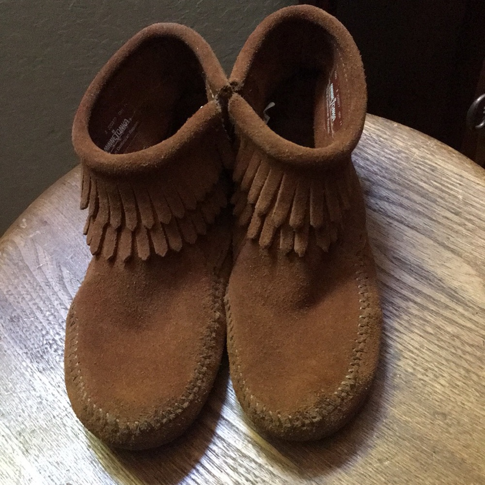 SOLD!! Minnetonka double fringe brown suede booties